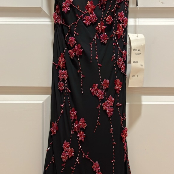 Elegant Beaded Gown - Picture 5 of 16